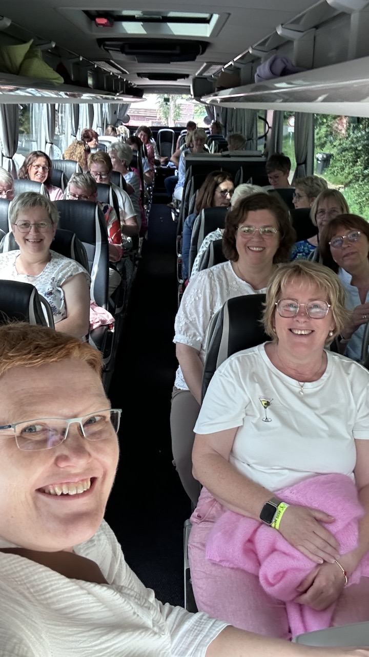 LandFrauen aus dem Landkreis Vechta im Bus auf dem Weg zum Deutschen LandFrauentag in Essen 2026